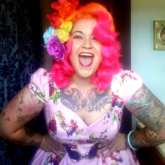 Meet your Posher, Holiday - Picture 4 of 4